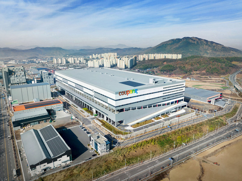 a large building with a large roof