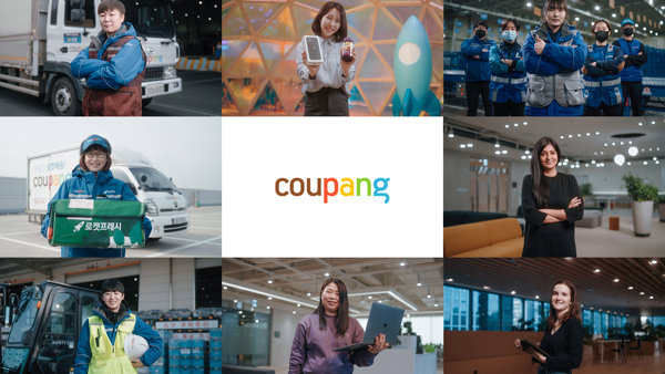 카메라를 향해 포즈를 취하는 사람들의 콜라주