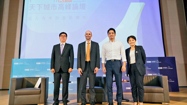 酷澎行政長羅傑、台北市長蔣萬安、高雄市長陳其邁首度同台,探討無限商務改善城市生活,創造企業成長。