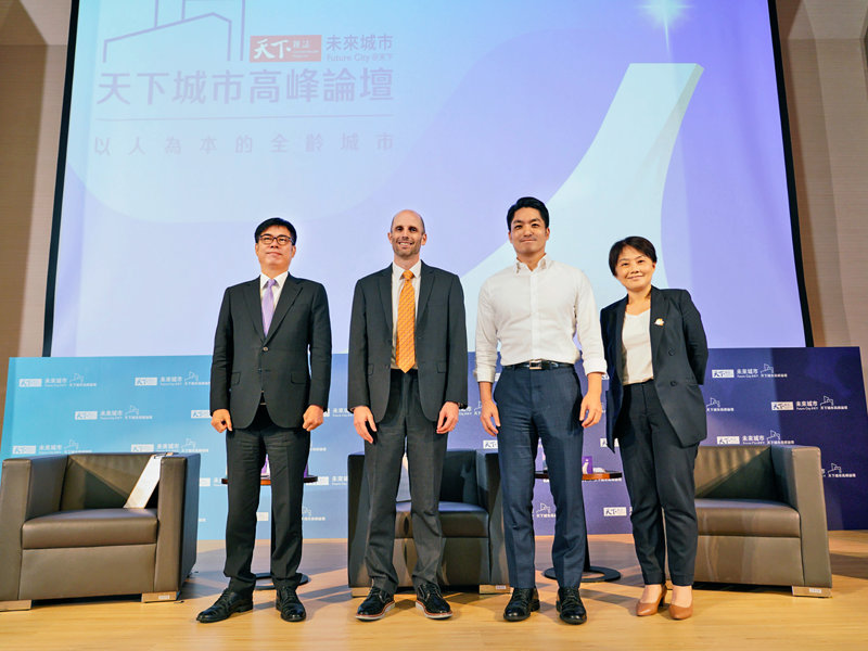 酷澎行政長羅傑、台北市長蔣萬安、高雄市長陳其邁首度同台,探討無限商務改善城市生活,創造企業成長。
