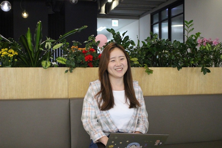 사람이(가) 표시된 사진
자동 생성된 설명