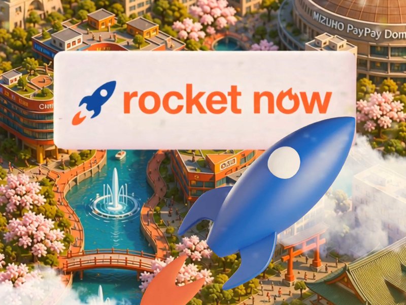 青いロケットが街の上空を飛んでいる