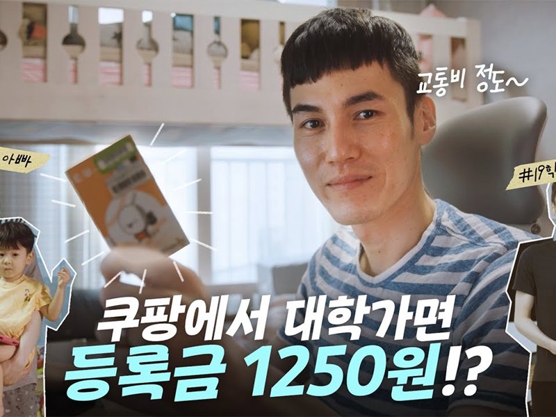 상자를 들고 있는 사람
