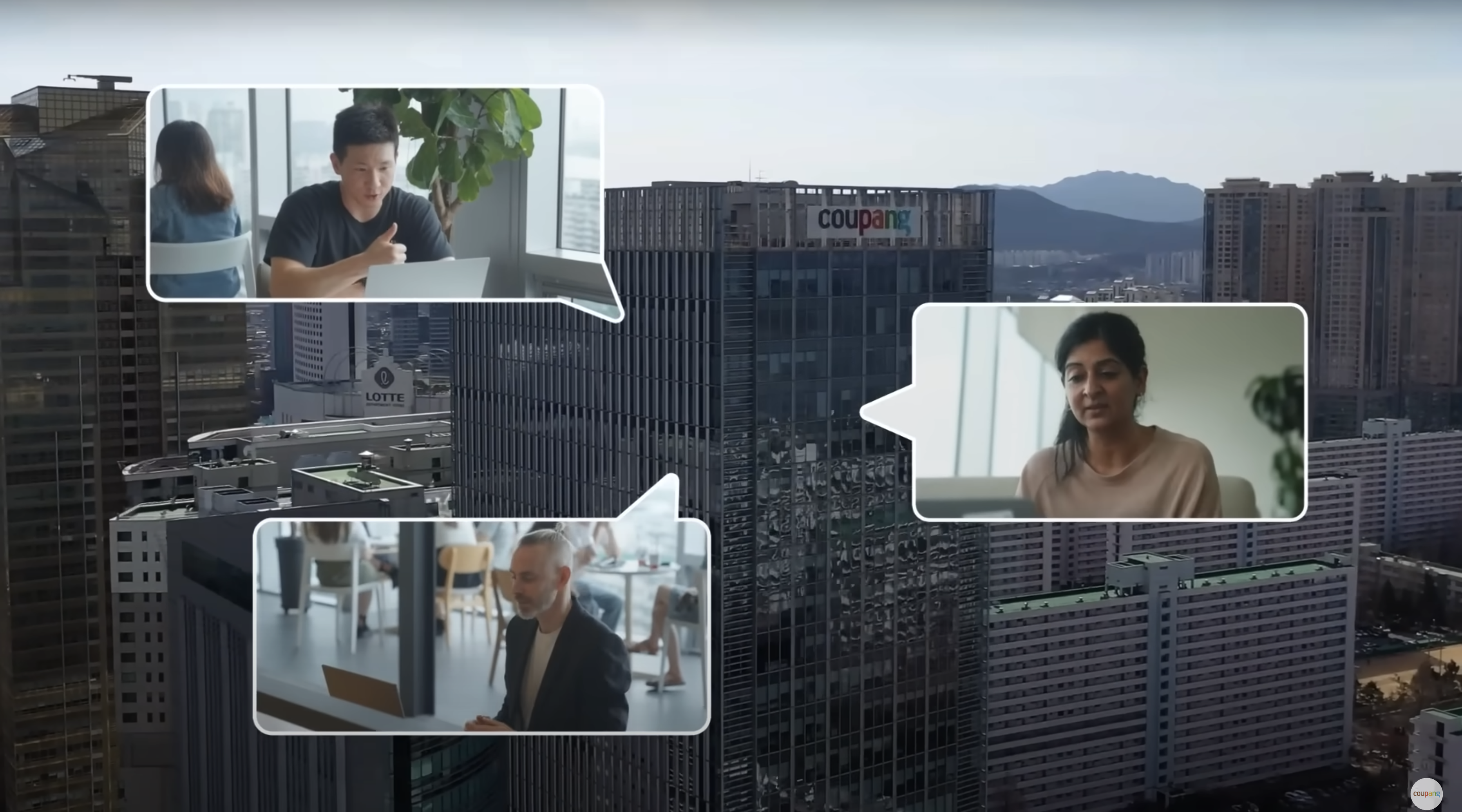 창문에서 이야기하는 한 무리의 사람들