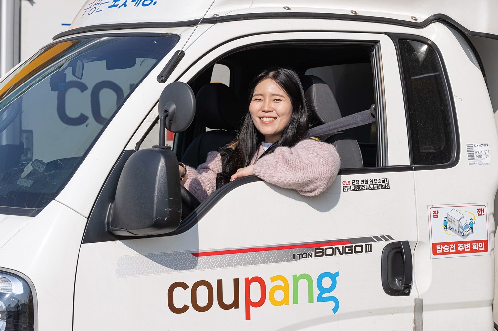 Coupang Women Female Employees Logistics 240423 01