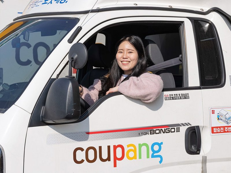 Coupang Women Female Employees Logistics 240423 01