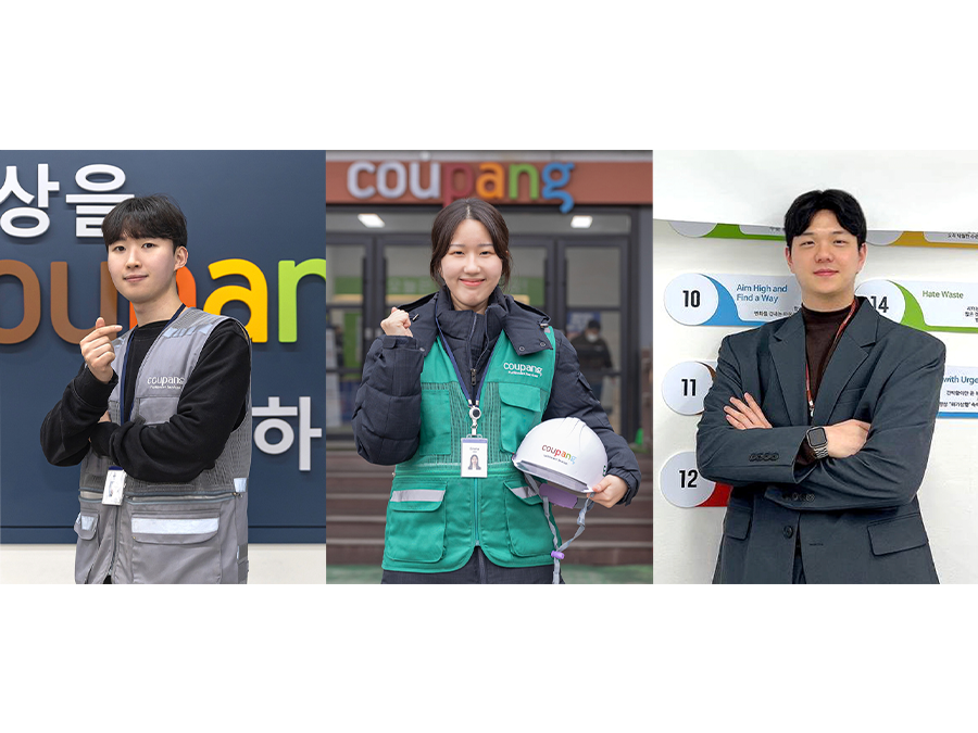 카메라를 향해 포즈를 취하고 있는 한 무리의 사람들