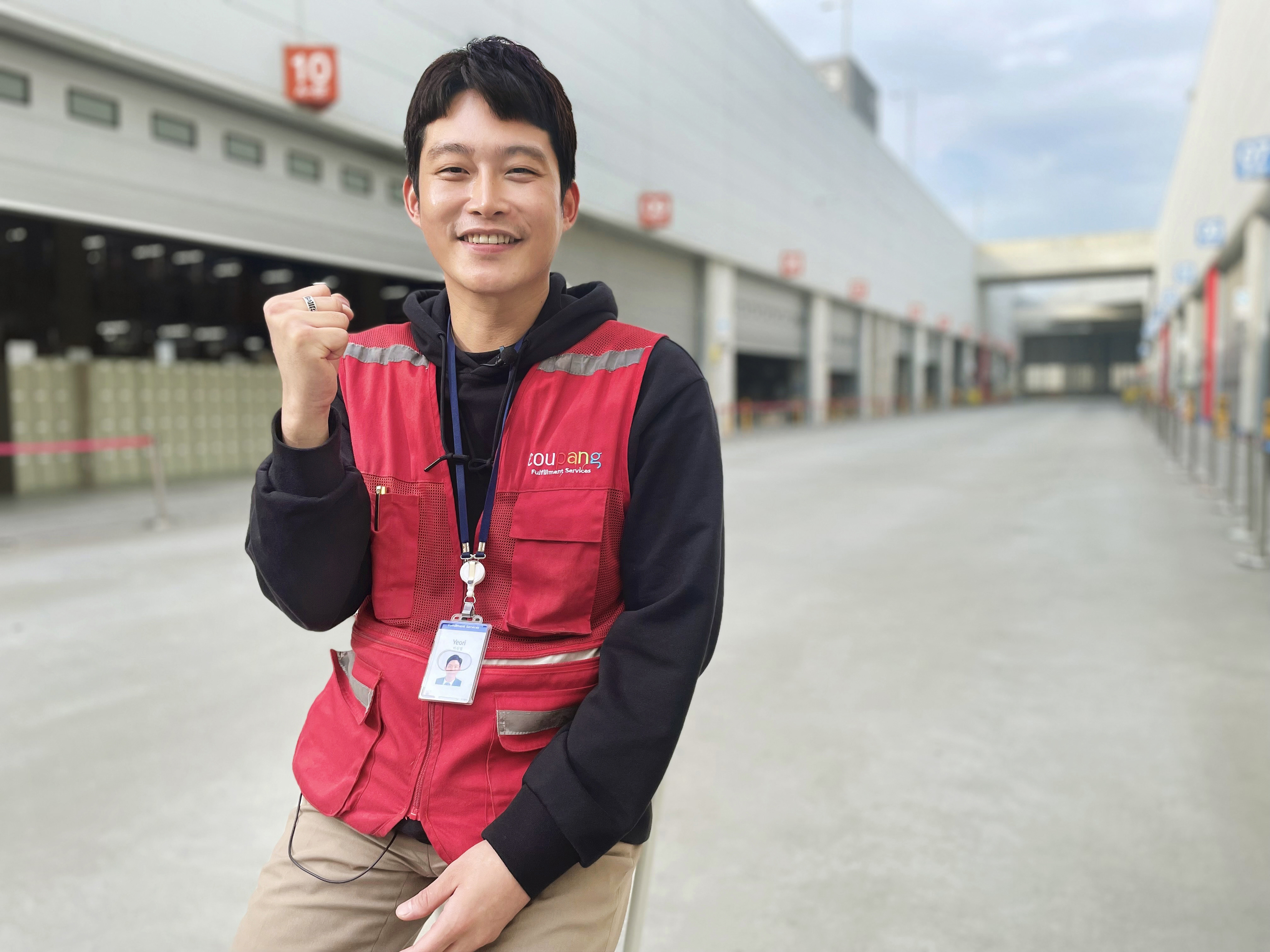 빨간 조끼를 입은 사람