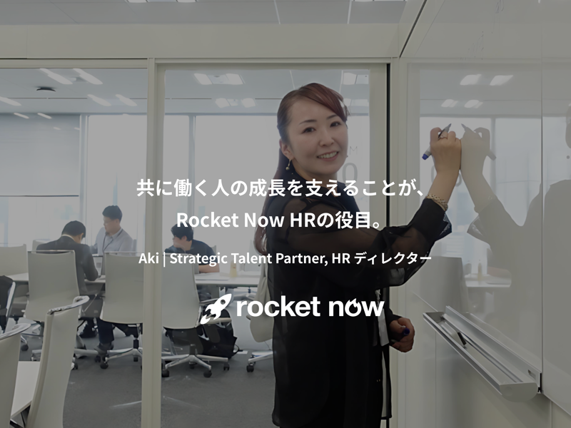 ホワイトボードに書いている人